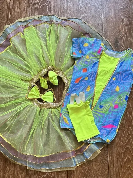 Костюмів для дівчинки на свято,фотосесію