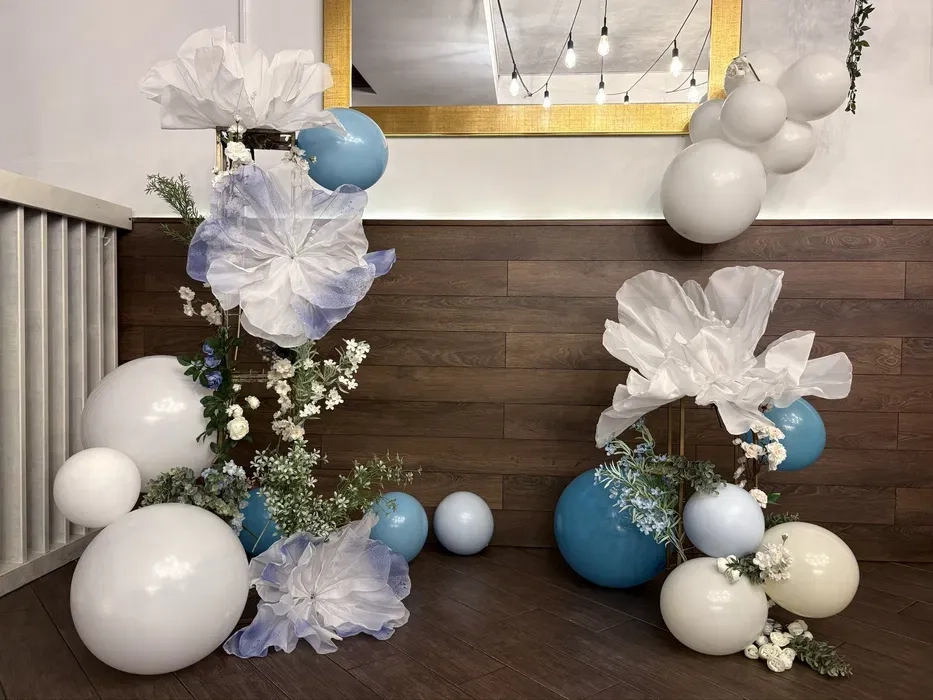 Фотозона, ростові квіти з органзи — ніжність і краса для вашого свята!