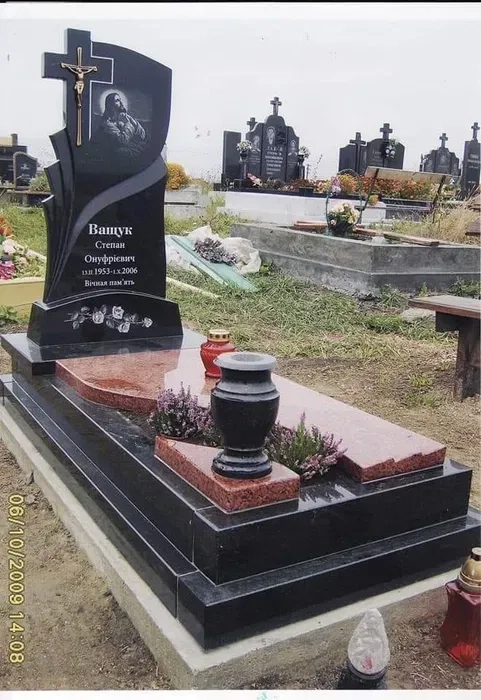 Пам’ятники з граніту під замовлення