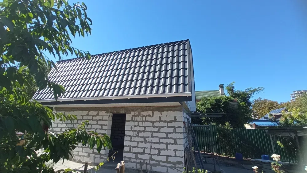 Надійне облаштування покрівлі: професійний монтаж та ремонт дахів будь-якої складності з гарантією якості.