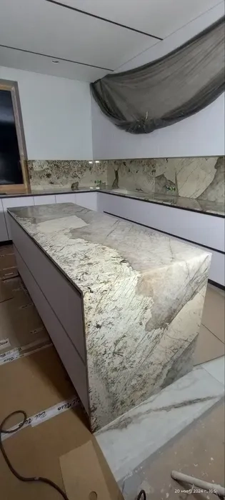 Монтаж кухонних стільців з каміння