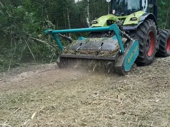 Мульчувач (подрібнювач рослинних рештків)