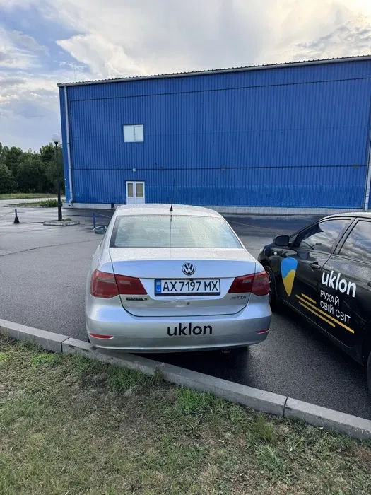 Большой выбор авто под такси: от эконома до комфорт плюс (Camry, Jetta, Corolla, Fiesta). Звоните!