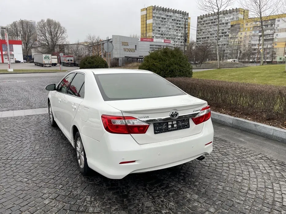 Авто Тойота Камрі 50