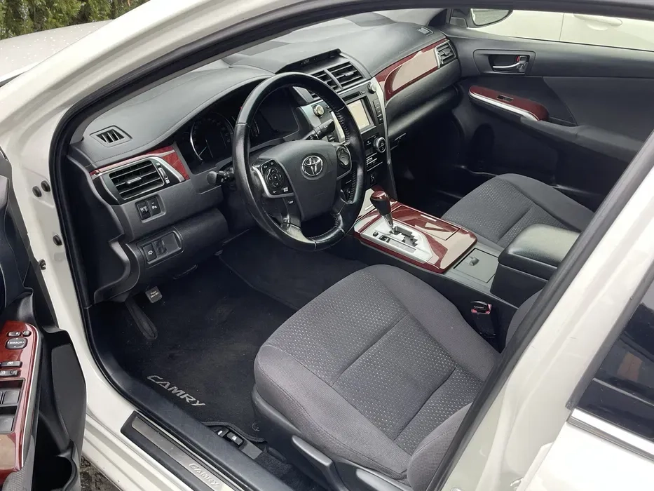 Авто Тойота Камрі 50