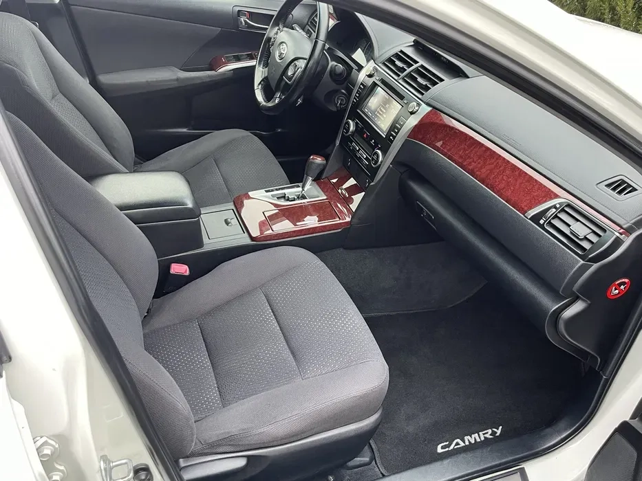 Авто Тойота Камрі 50