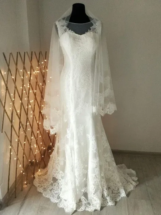 Весільна сукня , фата