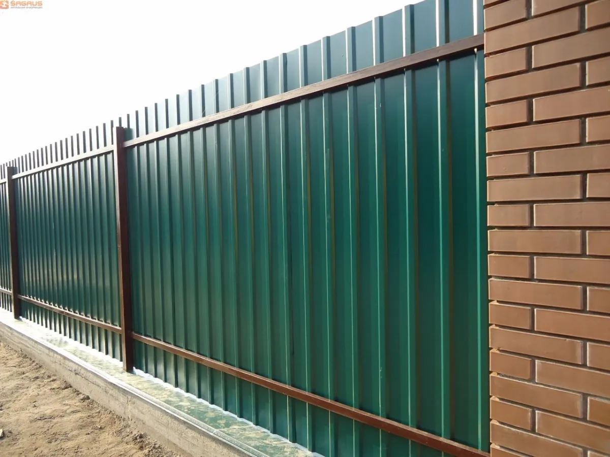 Монтаж металевих парканів. Металоконструкції.