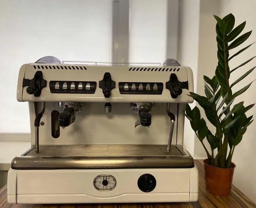 Кавомашина/кавоварка професійна на 2.8 кв Ла спазіале/обель