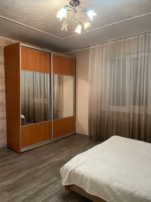 Задається затишна кімната в чотирикімнатній квартирі для порядного для хлопця.