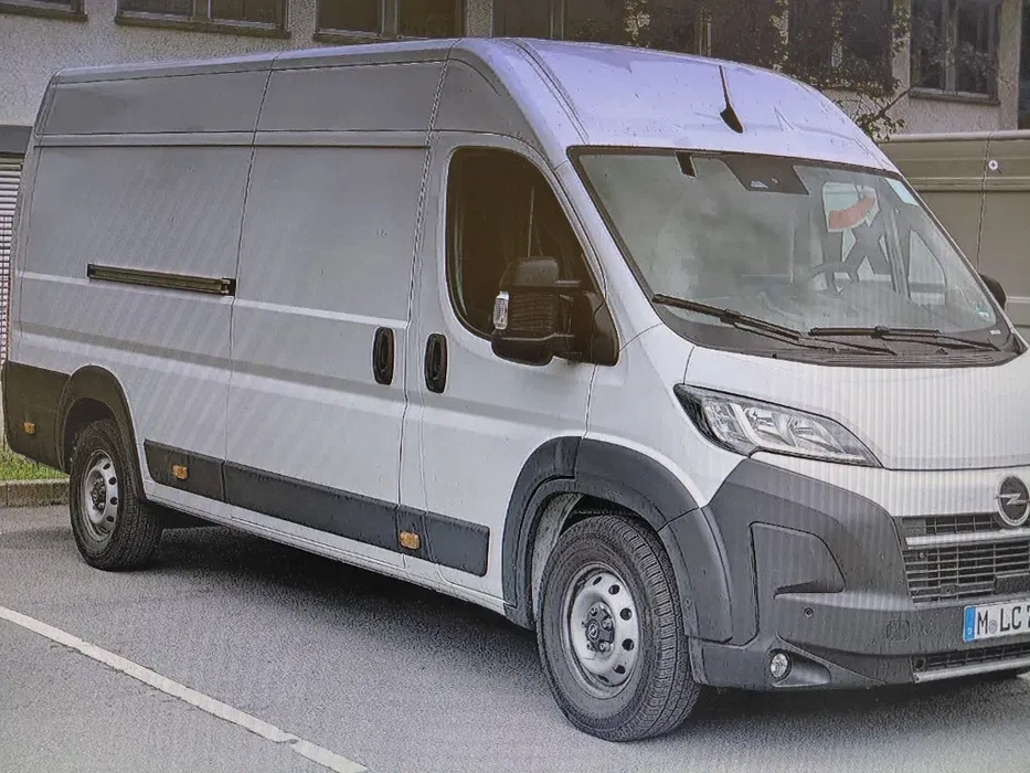 Бус із водієм