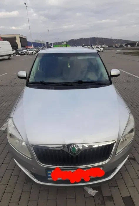 Авто Шкода Фабія