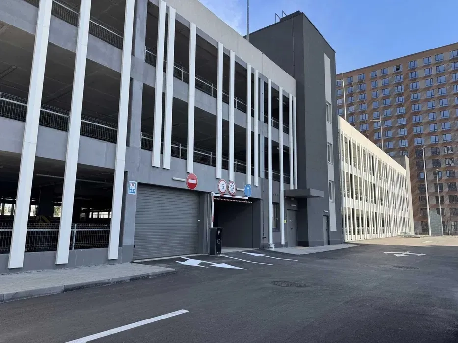 Паркомісце в новому паркінгу в ЖК «Варшавський 3»