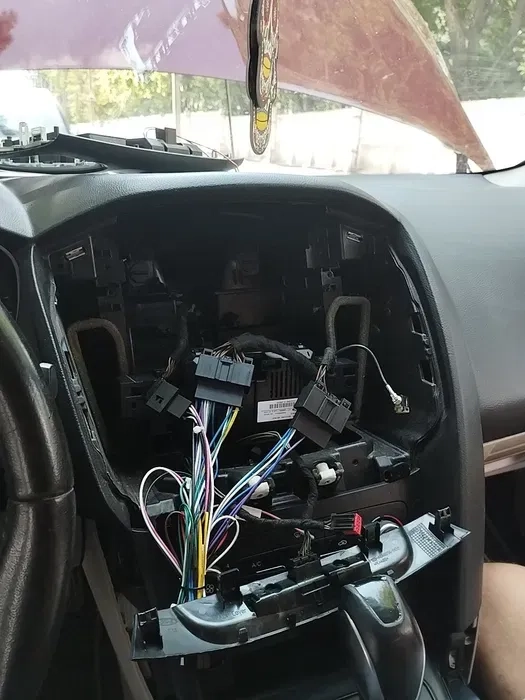 Установка музыки,камер заднего вида,света на авто и многое другое