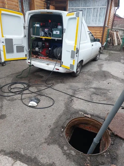 Чищення каналізації. Сантехнік. Чистка каналізації. Каналізація