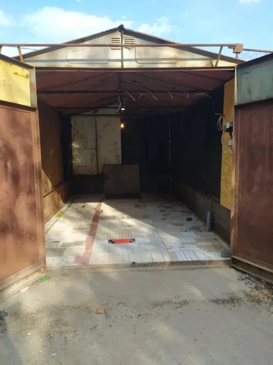 Капітальний гараж під електромобіль