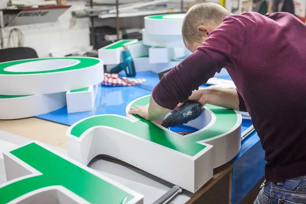 Вивіски будь-якої складності. Виготовлення зовнішньої реклами. ДИЗАЙН. МОНТАЖ