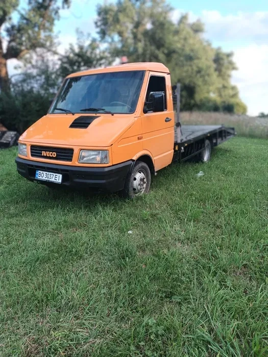 Евакуатор: допомога на дорозі 24/7