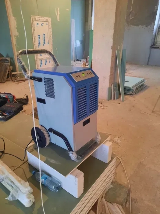 Промисловий осушувач повітря