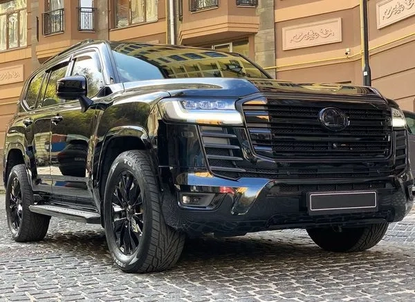 370 Toyota Land Cruiser 300 без водія