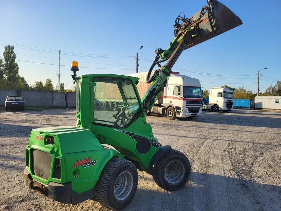 Послуги міні навантажувач, трактор ківш, вила, ямобур.