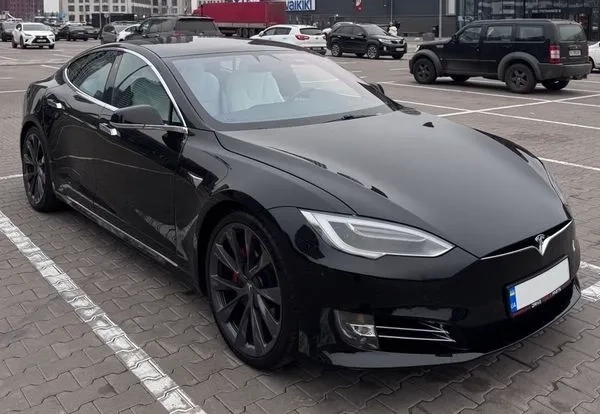 229 Авто на весілля Tesla Model S Performance чорний
