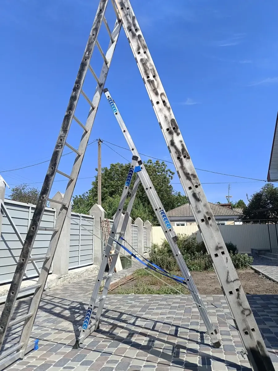 Драбина трьохсекційна для саду