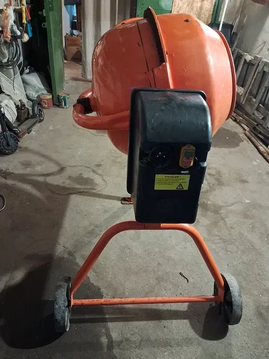 Бетонозміщувач новий на колесах