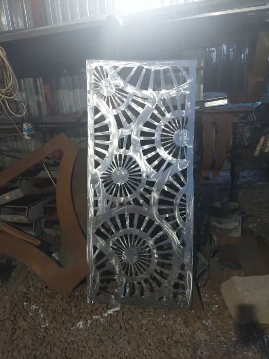 Порізка листового металу плазмою. Зварювальні послуги