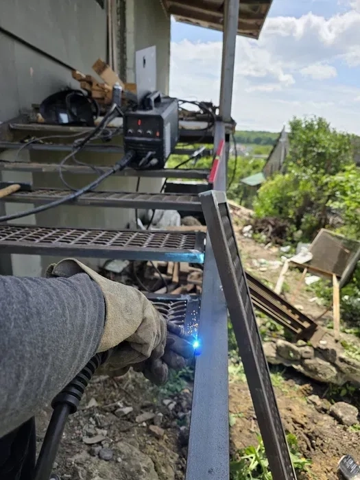 Кваліфікований фахівець з ручного дугового та напівавтоматичного зварювання металоконструкцій