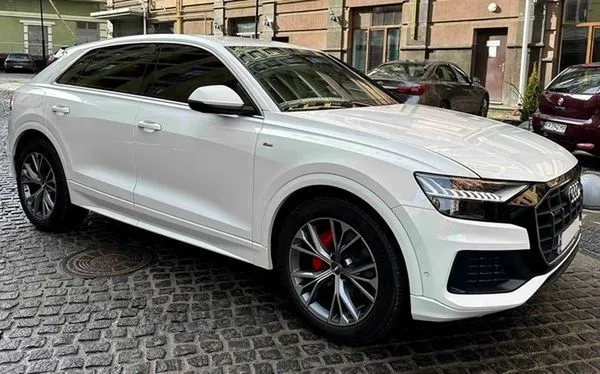 037 Позашляховик на весілля Audi Q8 S Line біла