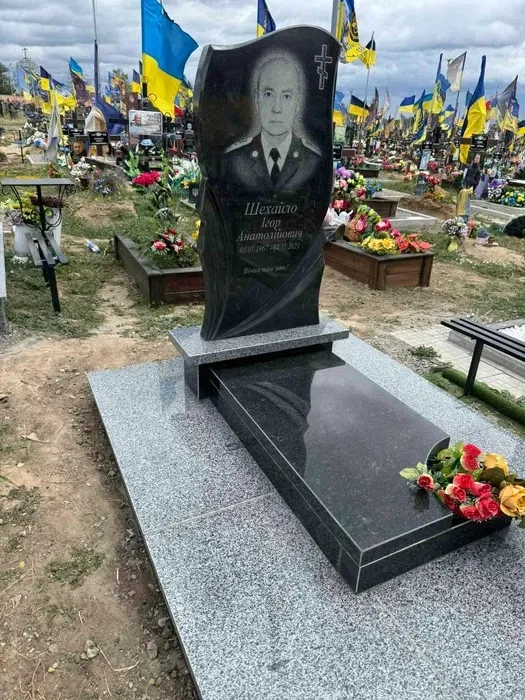 Пам'ятники 7550 грн Меморіальні комплекси для військових Гарантія 10 років!