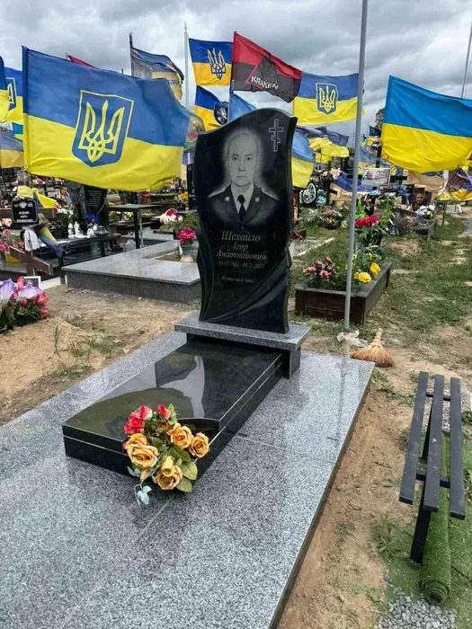 Пам'ятники 7550 грн Меморіальні комплекси для військових Гарантія 10 років!