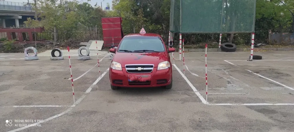 Інструктор-викладач із водіння