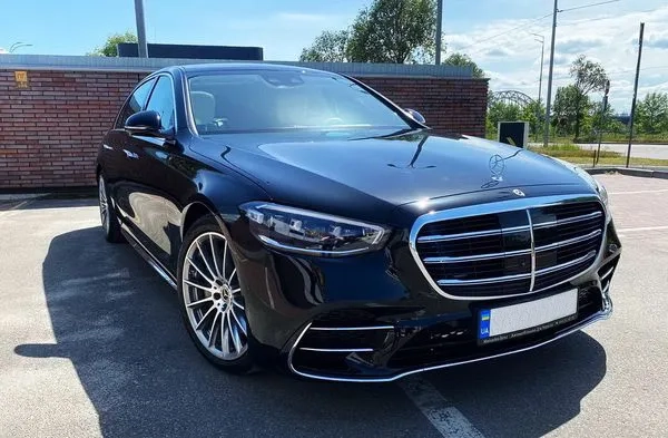 048 Mercedes 223 S-класу на весілля