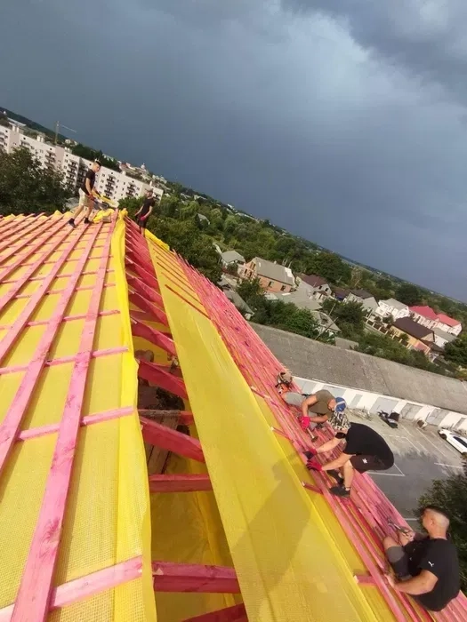 Улаштування та ремонт шатрових покрівель