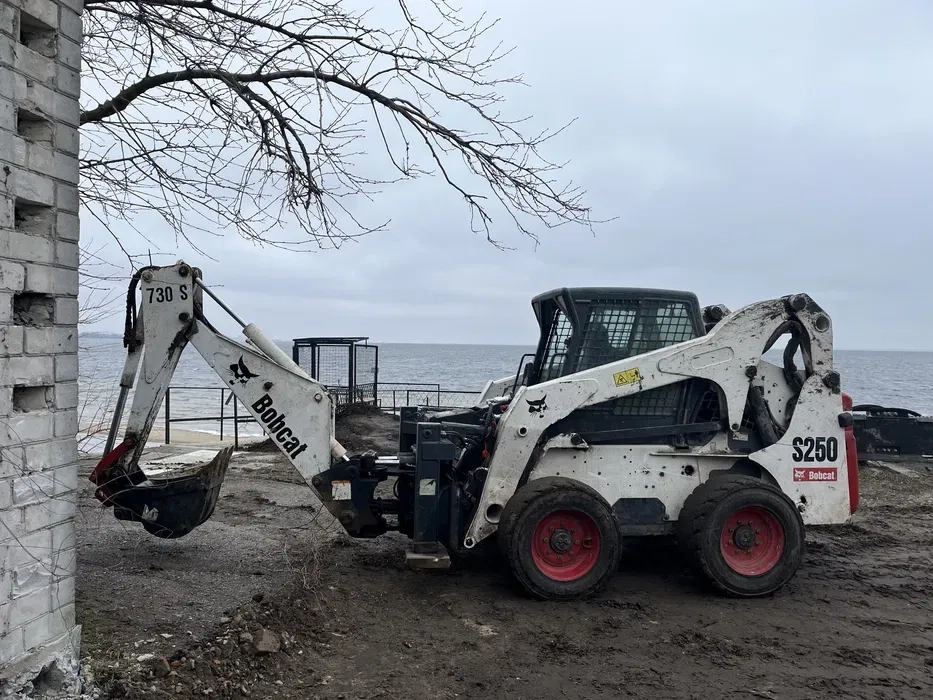  Екскаватор на базі bobcat