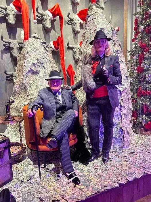 Жіночі та чоловічі наряди у Гангстерському стилі