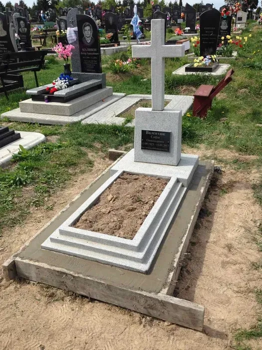 Пам'ятники з мармуровою крихти.Встановлення, реставрація, плитка.