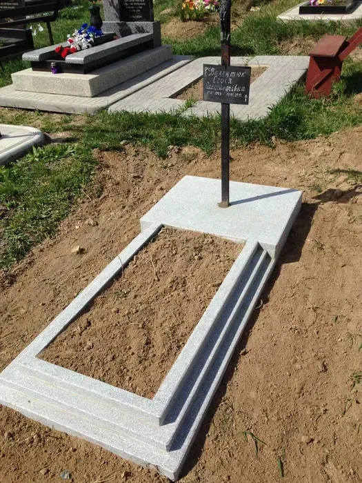 Пам'ятники з мармуровою крихти.Встановлення, реставрація, плитка.