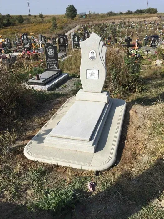 Пам'ятники з мармуровою крихти.Встановлення, реставрація, плитка.