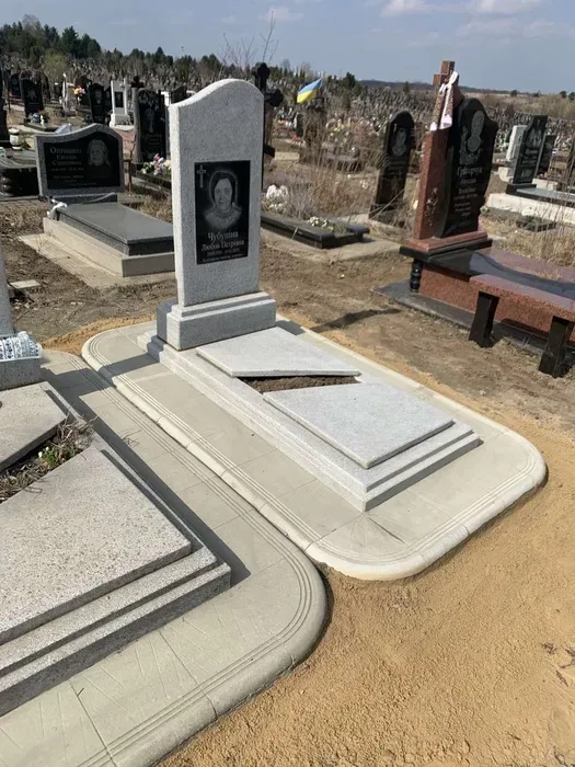 Пам'ятники з мармуровою крихти.Встановлення, реставрація, плитка.