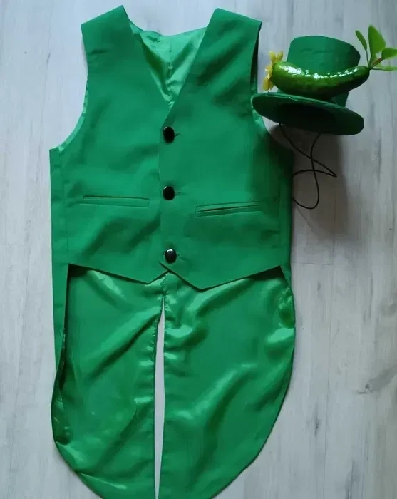 Костюм огірка на свято осені в садочок