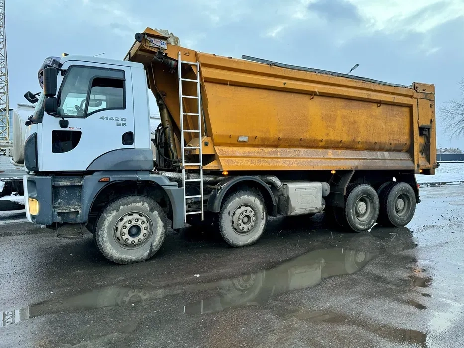 Послуги самоскидом/перевезення сипучих матеріалів/пісок/щебінь/бій