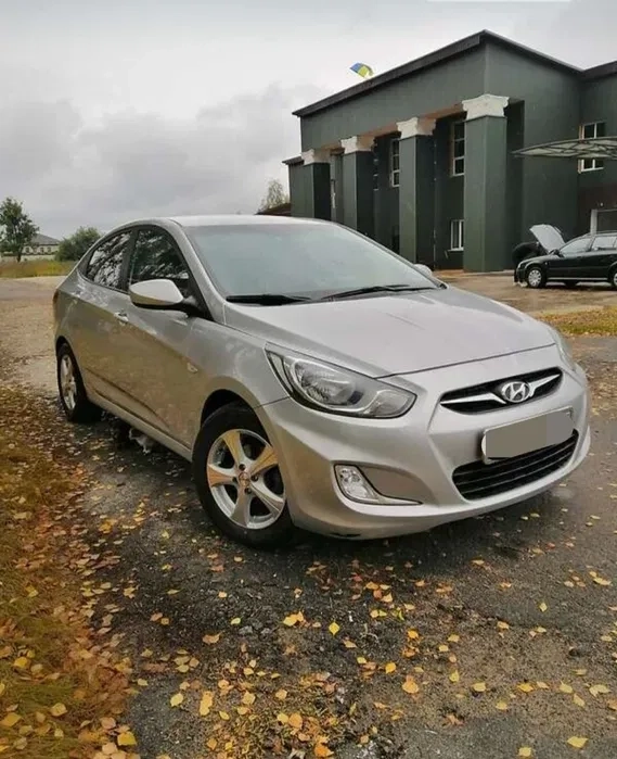 Авто Hyundai Accent 2013