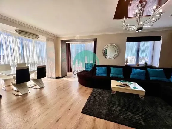 Ексклюзивна трирівнева квартири Центр (П)