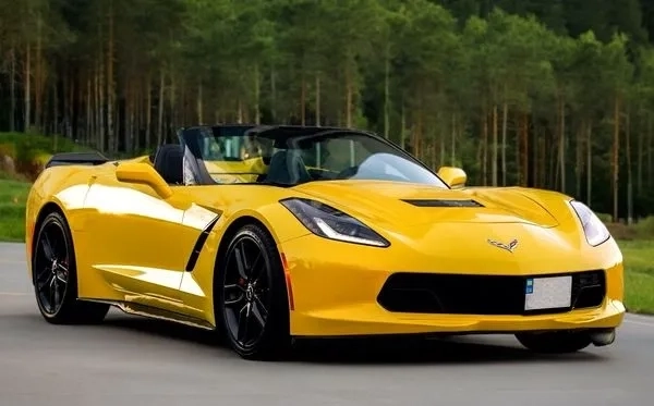 011 Кабріолет Chevrolete Corvette Stingray жовтий на зйомки