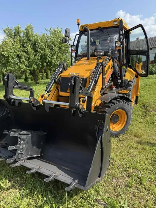 Екскаватор - навантажувач для робіт будь-якої складності..