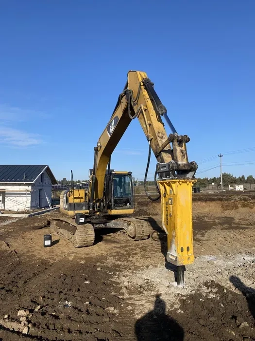 Гідромолот на Гусеничному екскаваторі