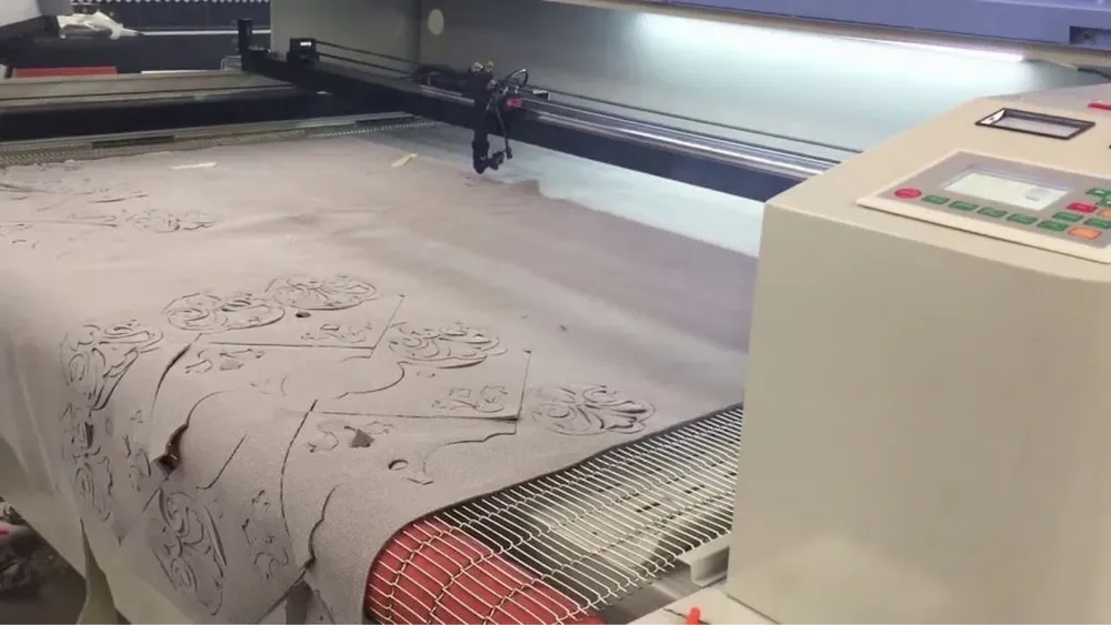 Професійна лазерна різка тканин, фанери та пластику